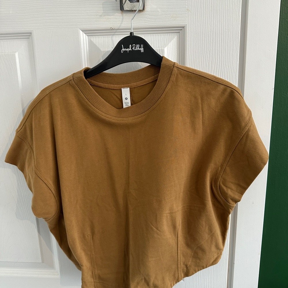lululemon athletica Cropped Tan Short Sleeve Tee